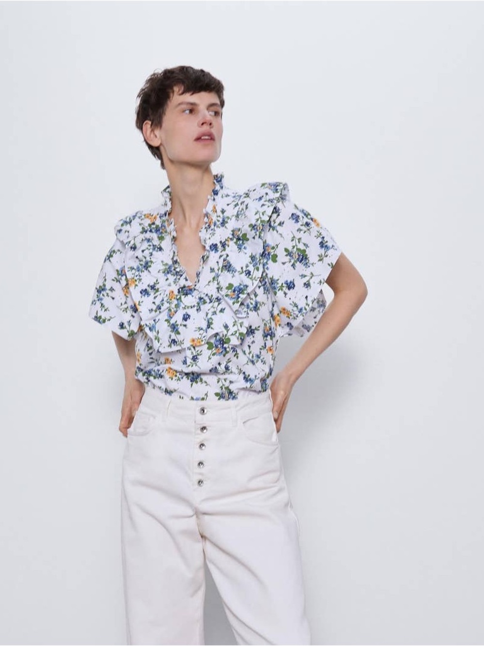 NWOT ZARA White Ruffle Eyelet Short Sleeve Blouse Blue Green Yellow Floral Large